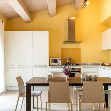 Historic Between Two Tuscan Valleys Apartmán