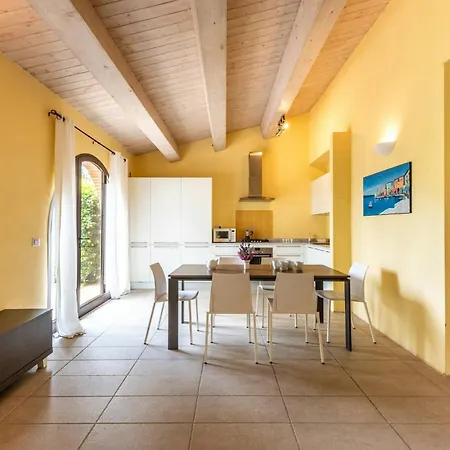 Historic Between Two Tuscan Valleys *
