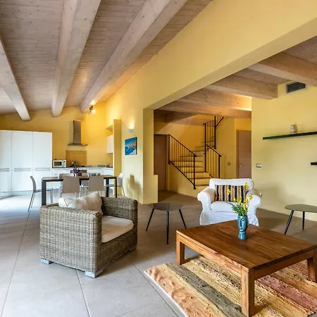 Historic Between Two Tuscan Valleys *