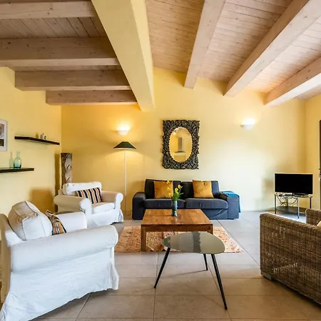 Historic Between Two Tuscan Valleys