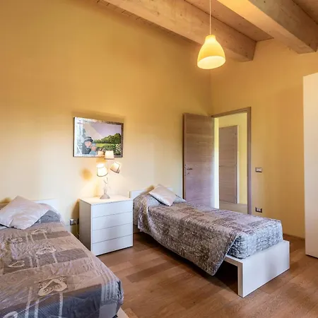 Historic Between Two Tuscan Valleys Apartmán