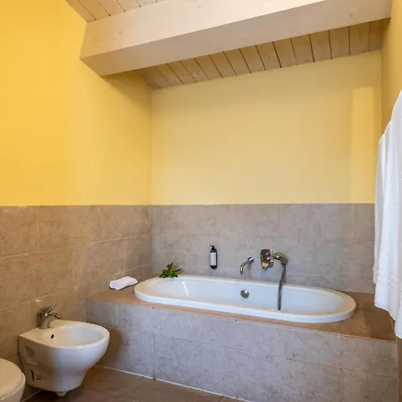 Historic Between Two Tuscan Valleys