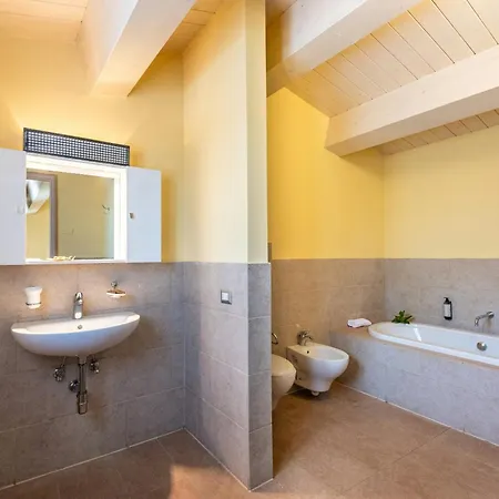 Historic Between Two Tuscan Valleys Apartmán *